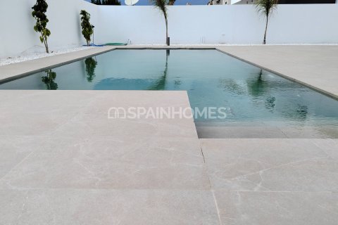 4 bedrooms Villa in Alicante, Spain No. 52858 13