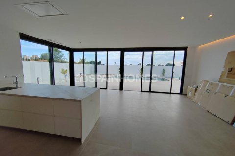 4 bedrooms Villa in Alicante, Spain No. 52858 18