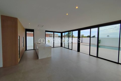 4 bedrooms Villa in Alicante, Spain No. 52858 16