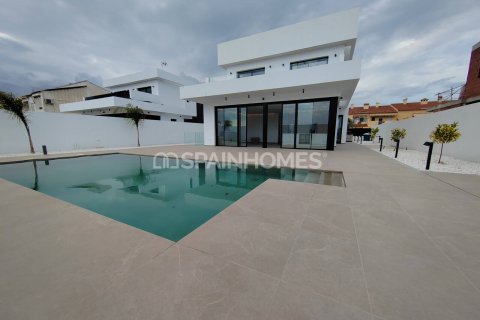 4 bedrooms Villa in Alicante, Spain No. 52858 1