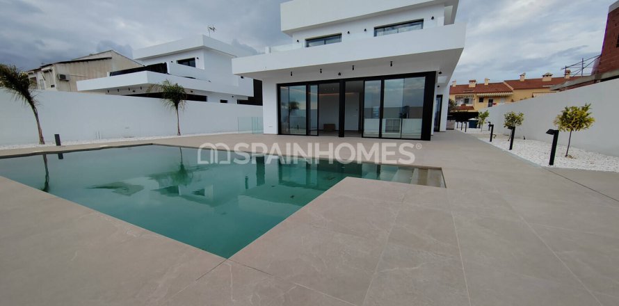 4 bedrooms Villa in Alicante, Spain No. 52858