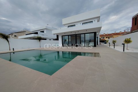 4 bedrooms Villa in Alicante, Spain No. 52858 6