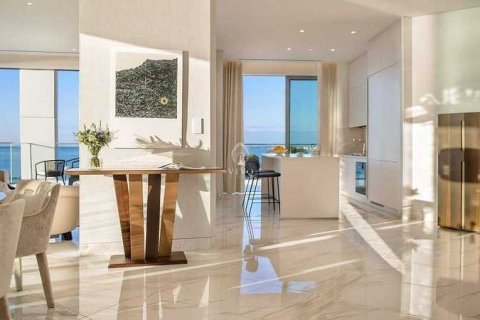 3 bedrooms Apartment in Limassol, Cyprus No. 77584 3