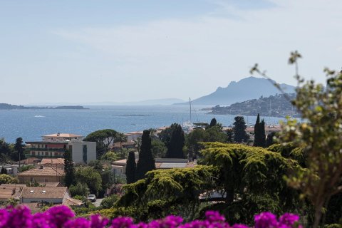 6 dormitorios House en Antibes, France No. 68031 1