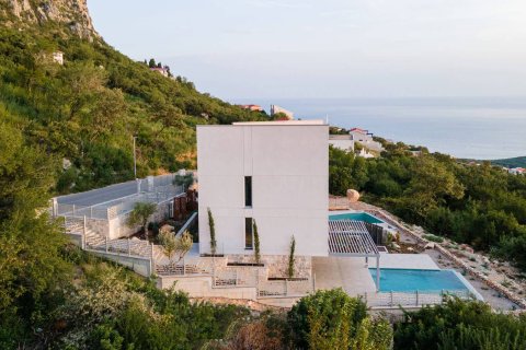 4 bedrooms Villa in Budva, Montenegro No. 69816 3