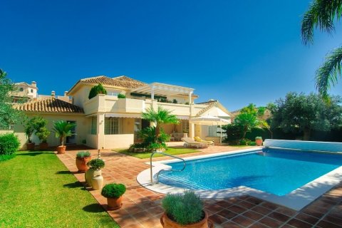 3 bedrooms House in Marbella, Spain No. 25228 2