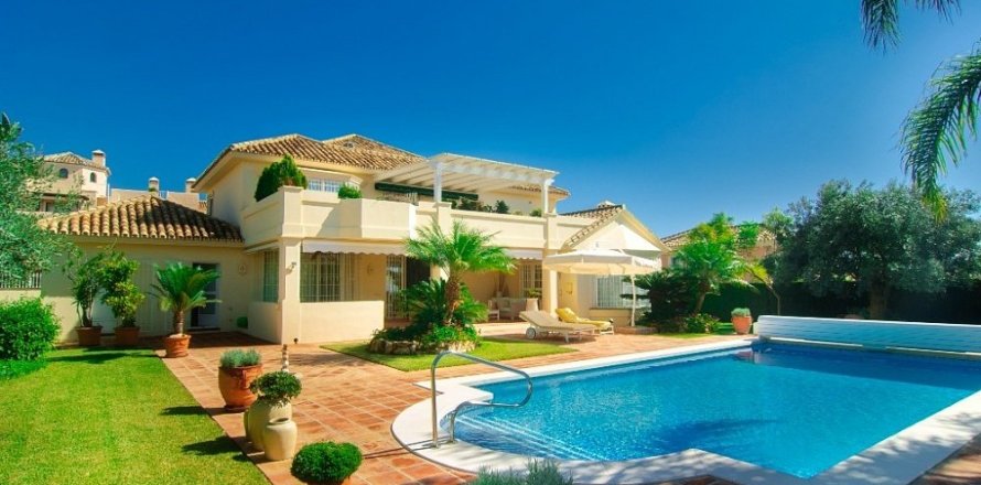 3 bedrooms House in Marbella, Spain No. 25228