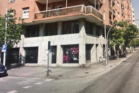 1940m² Commercial property en Badalona, Spain No. 25300 3