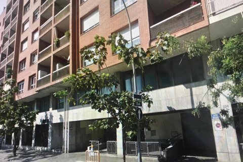 1940m² Commercial property en Badalona, Spain No. 25300 1