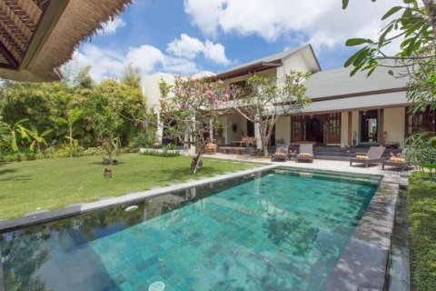 3 bedrooms Villa in Kerobokan, Indonesia No. 22989 1