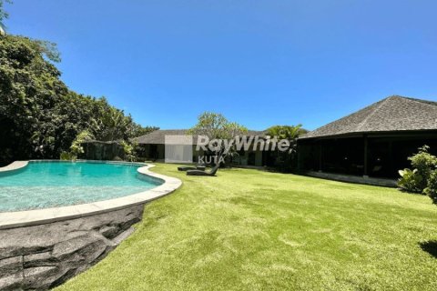 5 bedrooms Villa in Canggu, Indonesia No. 22937 1