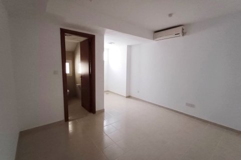 4 bedrooms Townhouse in Khalifa City, UAE No. 6696 9