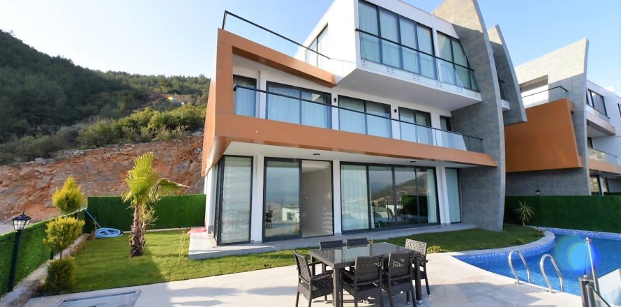 5+1 Villa en Tepe, Turkey No. 14168