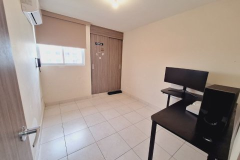 2 dormitorios Apartment en Panamá, Panama No. 70650 6