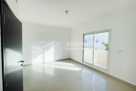 2 bedrooms Villa in Abu Dhabi, UAE No. 3304 3