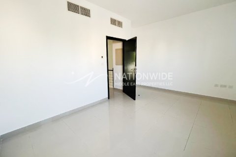 2 bedrooms Villa in Abu Dhabi, UAE No. 3304 2