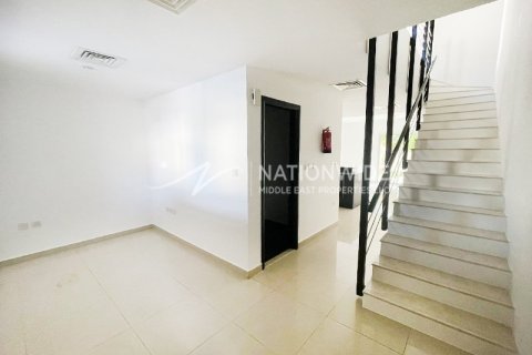 2 bedrooms Villa in Abu Dhabi, UAE No. 3304 5