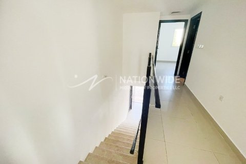 2 bedrooms Villa in Abu Dhabi, UAE No. 3304 14