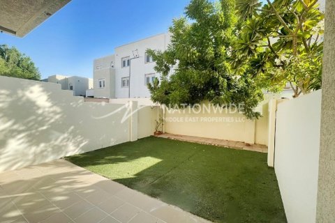 2 bedrooms Villa in Abu Dhabi, UAE No. 3304 4