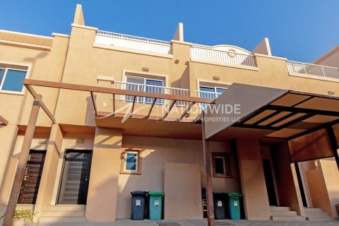 3 bedrooms Villa in Abu Dhabi, UAE No. 3235 1