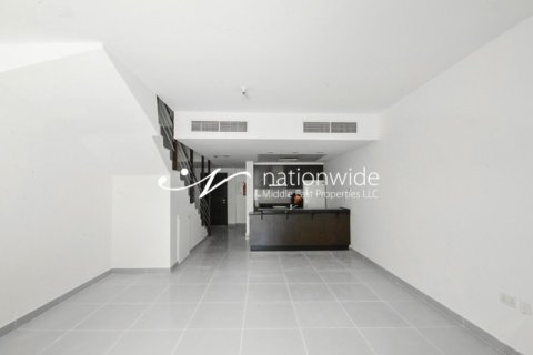 3 bedrooms Villa in Abu Dhabi, UAE No. 3235 8