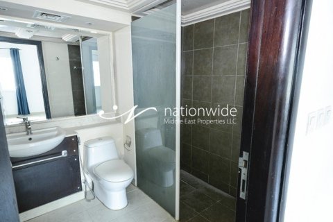 3 bedrooms Villa in Abu Dhabi, UAE No. 3235 10