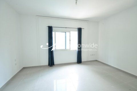 3 bedrooms Villa in Abu Dhabi, UAE No. 3235 11