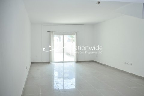 3 bedrooms Villa in Abu Dhabi, UAE No. 3235 3