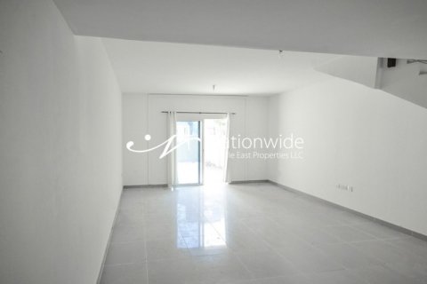 3 bedrooms Villa in Abu Dhabi, UAE No. 3235 7