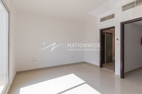 2 bedrooms Villa in Abu Dhabi, UAE No. 3236 9