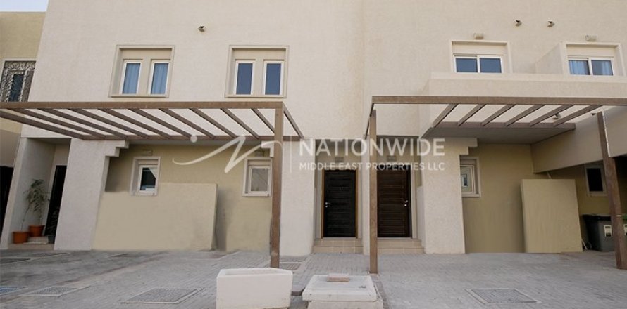 2 bedrooms Villa in Abu Dhabi, UAE No. 3236