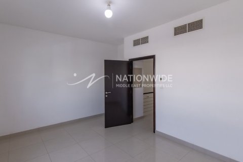 2 bedrooms Villa in Abu Dhabi, UAE No. 3236 10