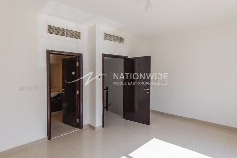 2 bedrooms Villa in Abu Dhabi, UAE No. 3236 7