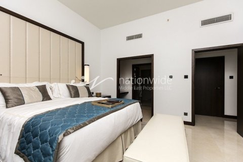 3 bedrooms Apartment in Abu Dhabi, UAE No. 3237 11