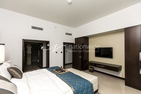 3 bedrooms Apartment in Abu Dhabi, UAE No. 3237 3