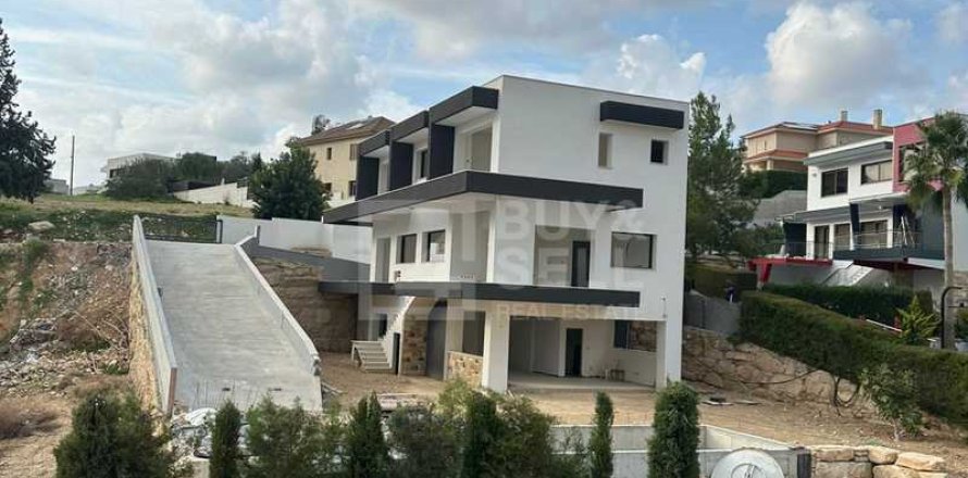 5 dormitorios Villa en Agios Athanasios, Cyprus No. 74827