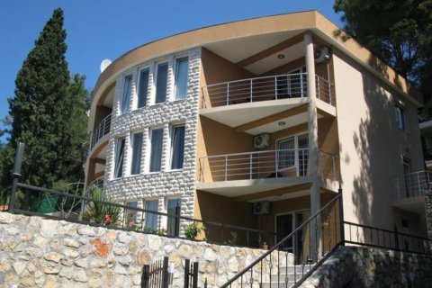 5 dormitorios House en Bar, Montenegro No. 66824 1