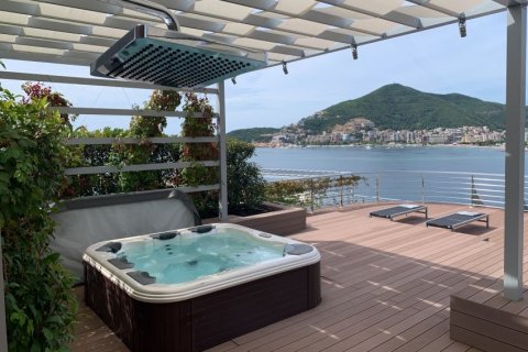 3 dormitorios Apartment en Budva, Montenegro No. 66810 2