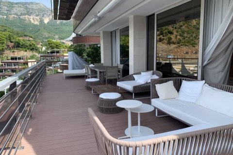 3 dormitorios Apartment en Budva, Montenegro No. 66810 4