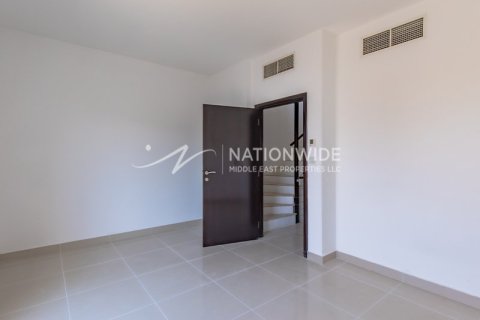 3 bedrooms Villa in Abu Dhabi, UAE No. 4054 6