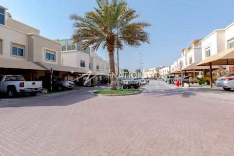 3 dormitorios Villa en Abu Dhabi, UAE No. 4054 10