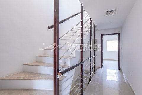 3 bedrooms Villa in Abu Dhabi, UAE No. 4054 2