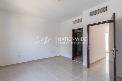 3 bedrooms Villa in Abu Dhabi, UAE No. 4054 8