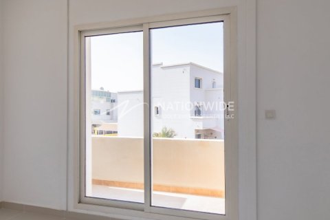 3 bedrooms Villa in Abu Dhabi, UAE No. 4054 7