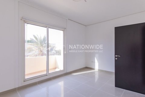 3 dormitorios Villa en Abu Dhabi, UAE No. 4054 5