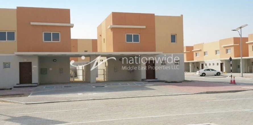 2 bedrooms Villa in Al Samha, UAE No. 4016