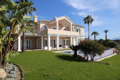 5 bedrooms House in Estepona, Spain No. 25278 1