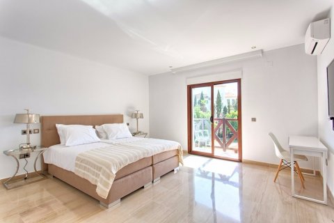 8 bedrooms House in Nueva Andalucia, Spain No. 25220 4