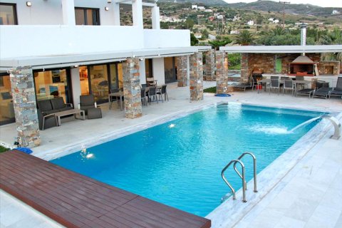 8 dormitorios Villa en Karystos, Greece No. 59317 1