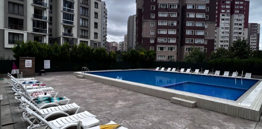 3+1 Apartment in Istanbul, Turkey No. 15136